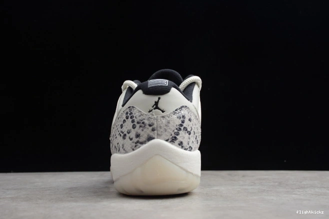 Jordan SE Bone Air Light Snake Low 11 CD6846-002 1124